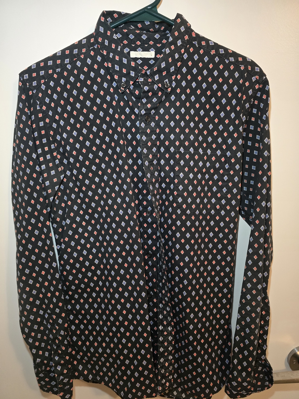 Men's Black Long-Sleeve Geometric Print Button-Down Shirt